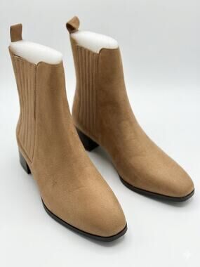 NEW! Journee Collection Womens Wrenley Stacked
Heel Booties Size 9 Tan